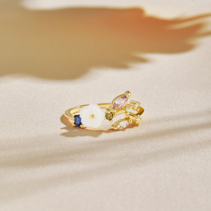 Weiße Blumen Goldene Blütenringe